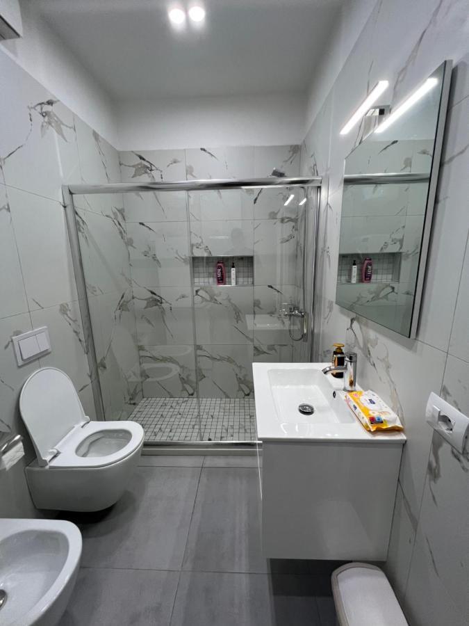 Апартаменты Gersi'S Daily Apartament Тирана Экстерьер фото
