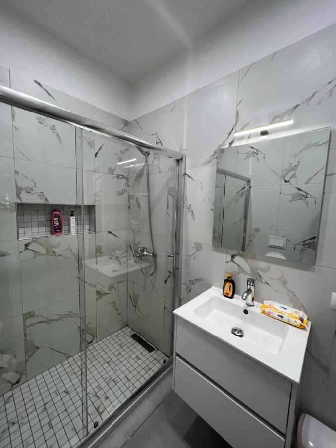 Апартаменты Gersi'S Daily Apartament Тирана Экстерьер фото