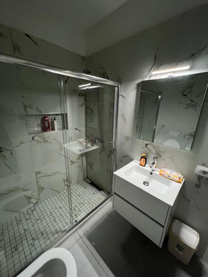 Апартаменты Gersi'S Daily Apartament Тирана Экстерьер фото
